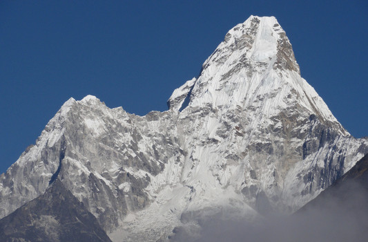 Ama-Dablam-looking-awesome-again